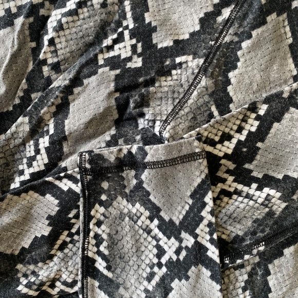 Michael Kors Python Print Leggings - Picture 4 of 6